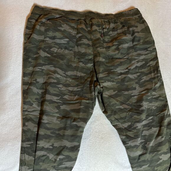 Levi's Camo Jet Set Jogger Pants Women's 24W LEVIS Jeans Army Lightweight pants - Picture 8 of 8